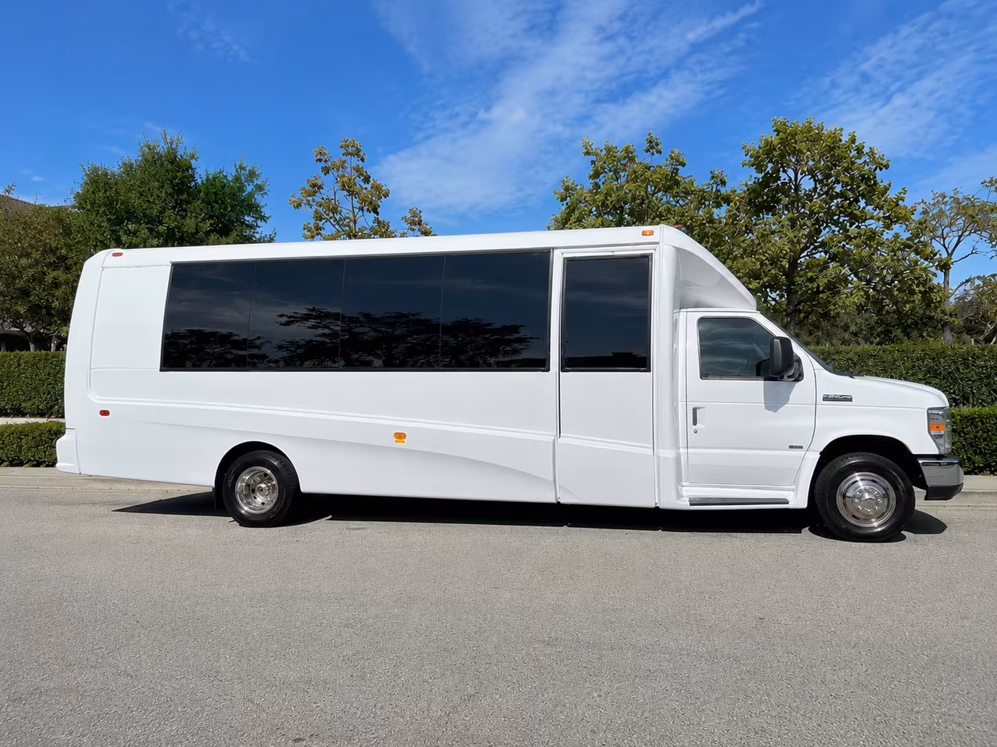 new bedford 18 passenger minibus rental
